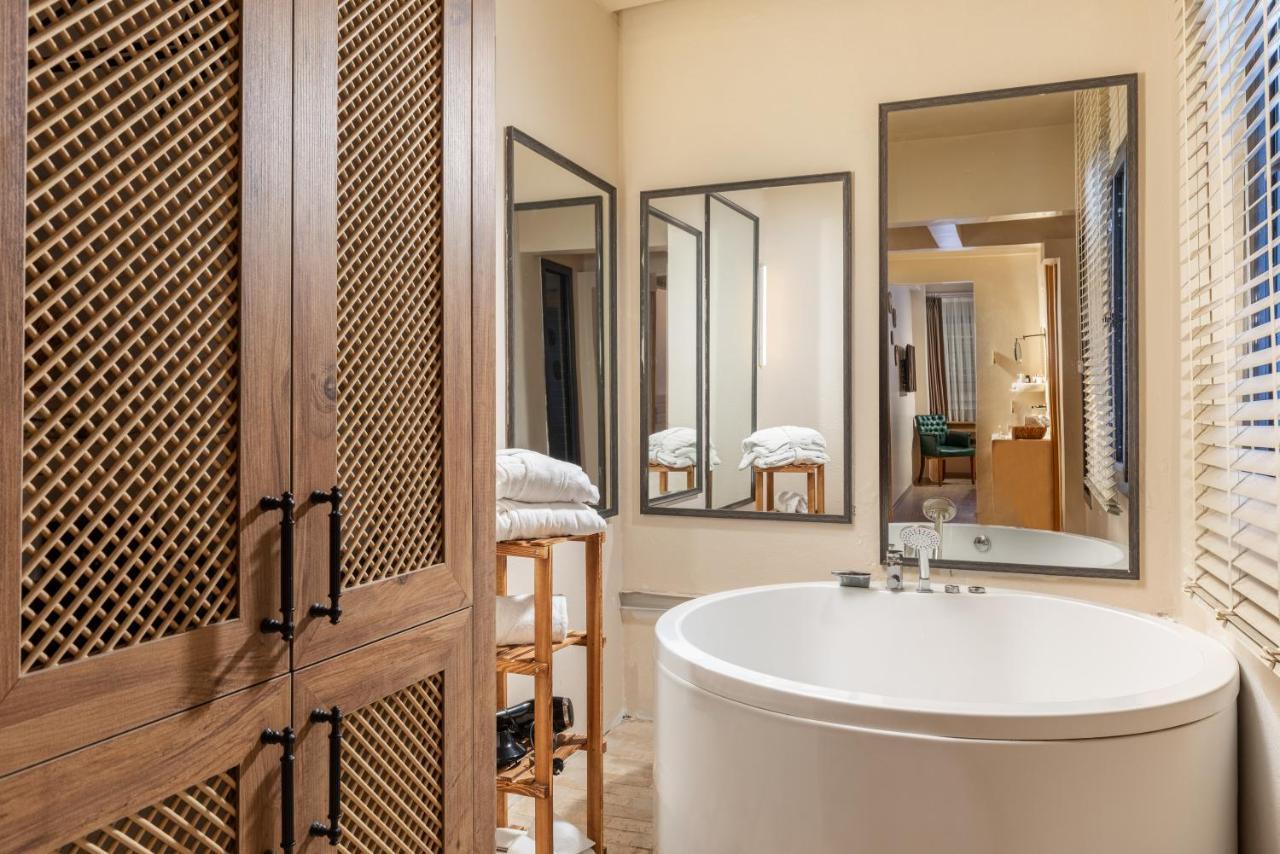 Gran Via Alsancak Hotel Измир Екстериор снимка