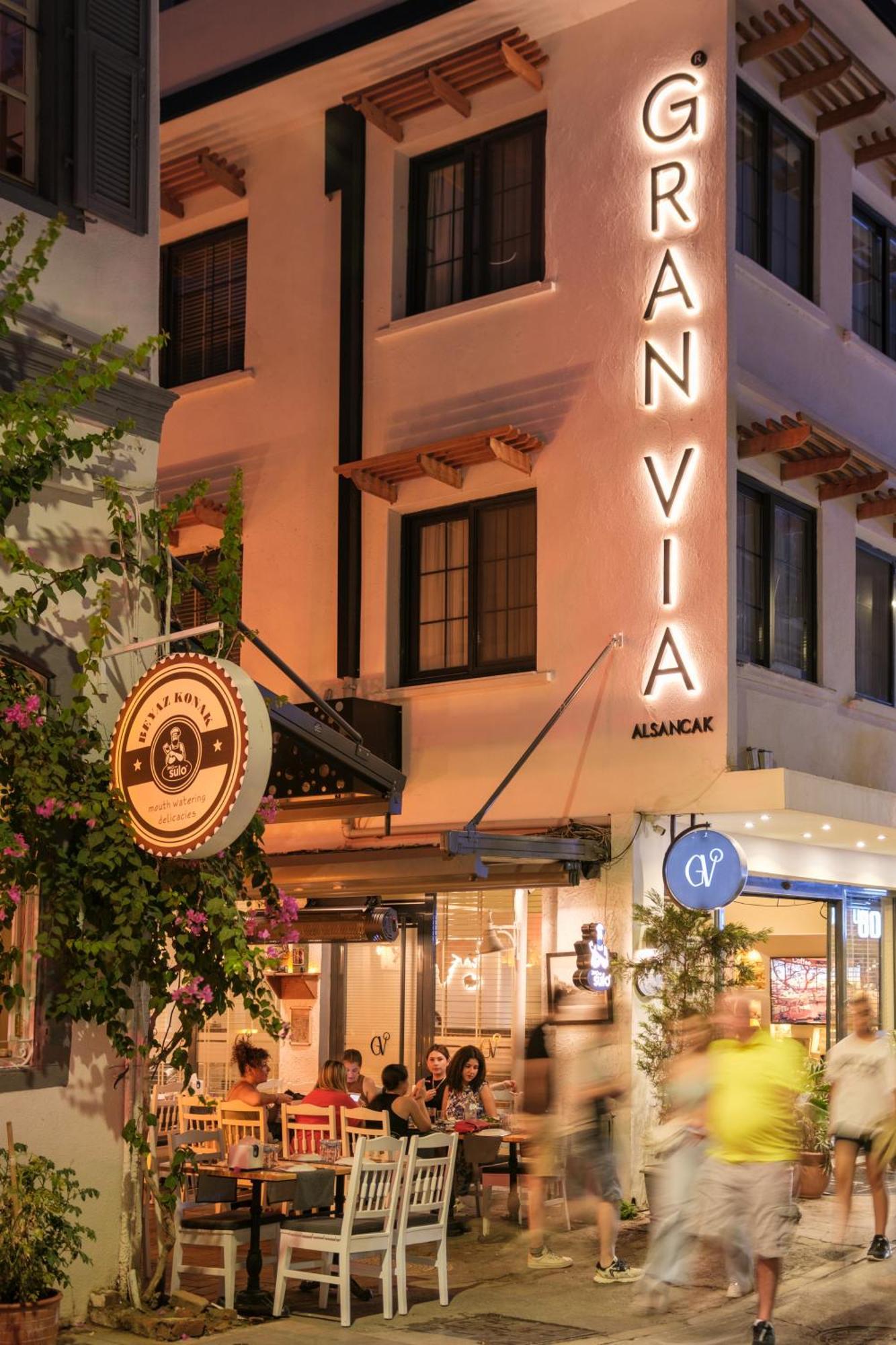 Gran Via Alsancak Hotel Измир Екстериор снимка